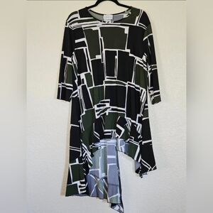 Shanna's Threads Asymmetrical Black/White/Green Geometric Tunic